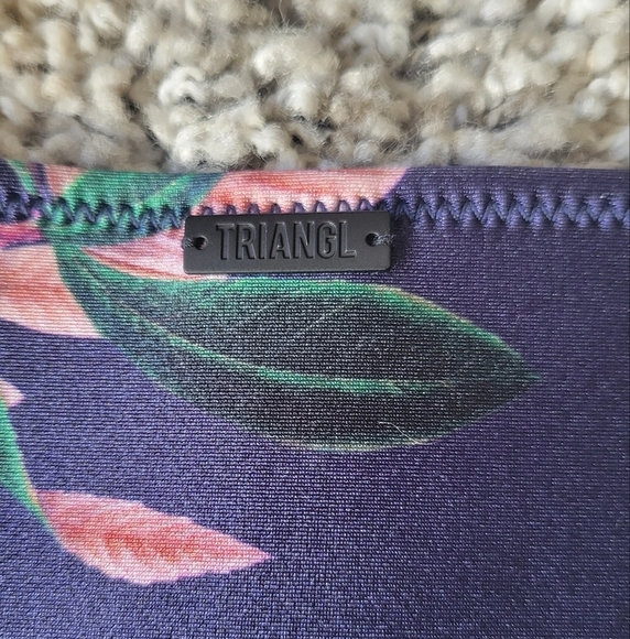 Triangl Bikini Top Small Bottom XS Comes with Carry Bag - Picture 3 of 8
